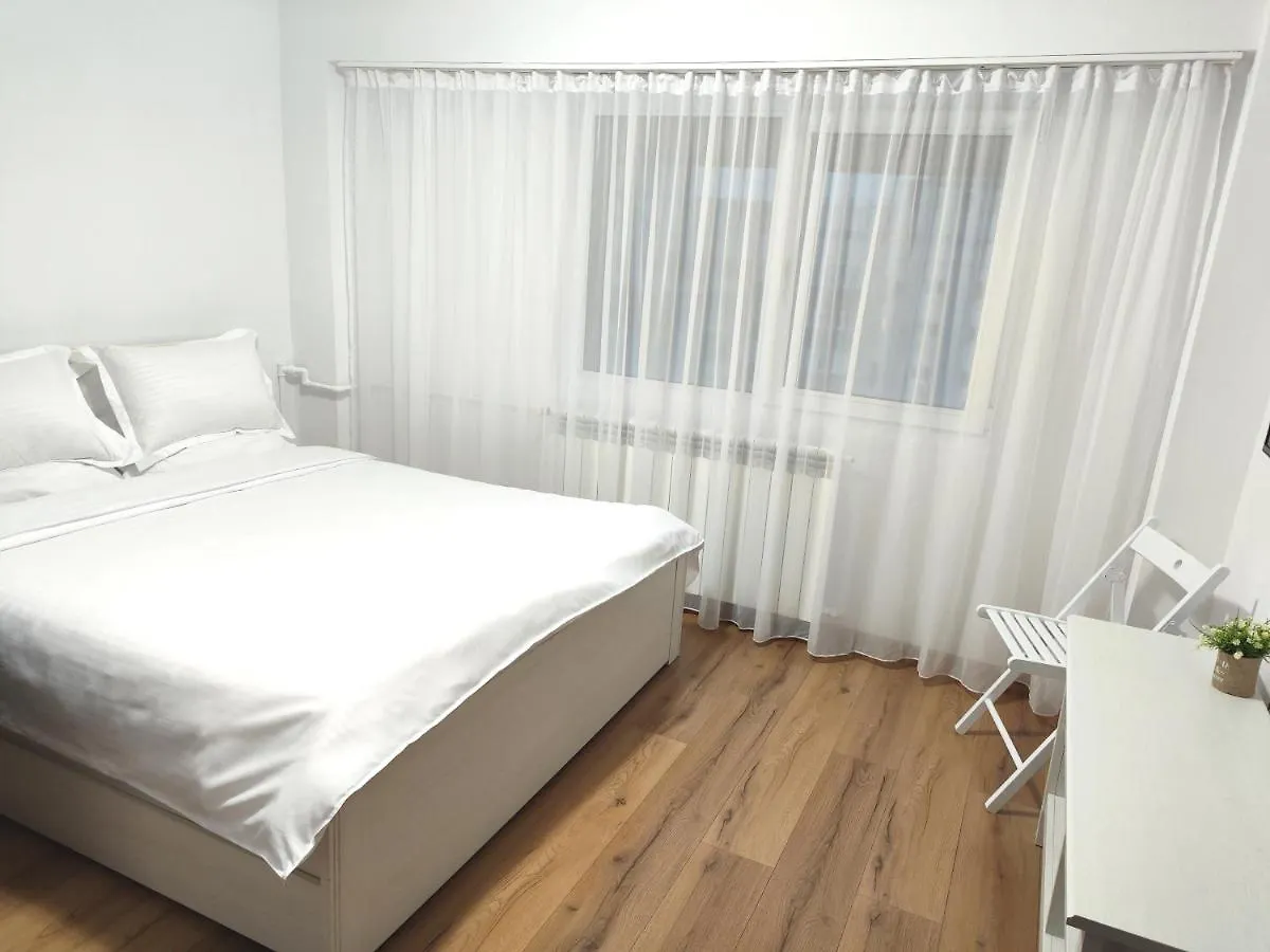 Platinum Apartment - Apartament Cu 3 Camere, 2 Dormitoare, 2 Bai, Bucatarie Complet Utilata, 2 Balcoane Bucureşti 0*,