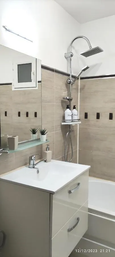 Platinum Apartment - Apartament Cu 3 Camere, 2 Dormitoare, 2 Bai, Bucatarie Complet Utilata, 2 Balcoane Bucureşti România