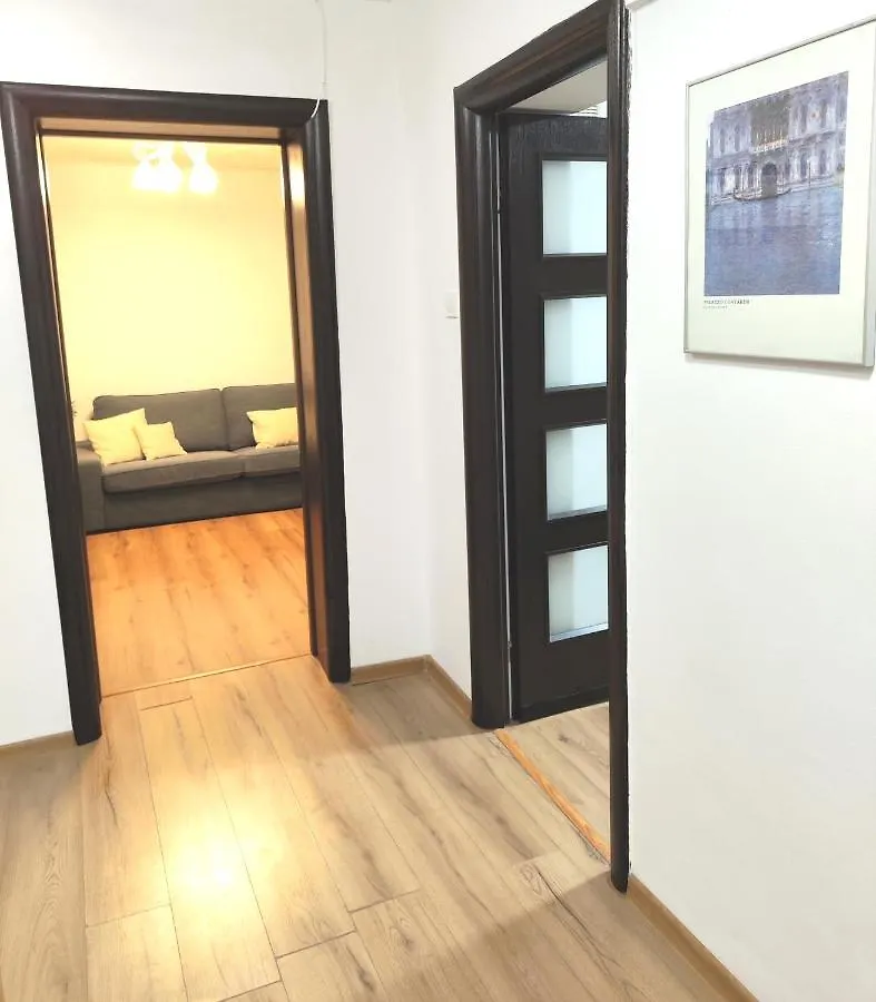 Platinum Apartment - Apartament Cu 3 Camere, 2 Dormitoare, 2 Bai, Bucatarie Complet Utilata, 2 Balcoane Bucureşti 0*,  România