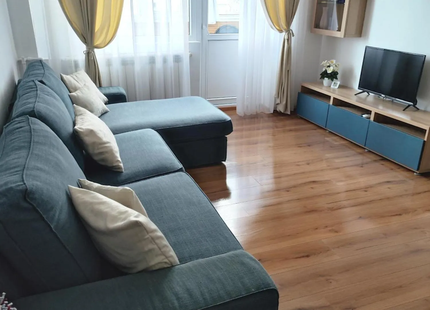 Platinum Apartment - Apartament Cu 3 Camere, 2 Dormitoare, 2 Bai, Bucatarie Complet Utilata, 2 Balcoane Bucureşti România