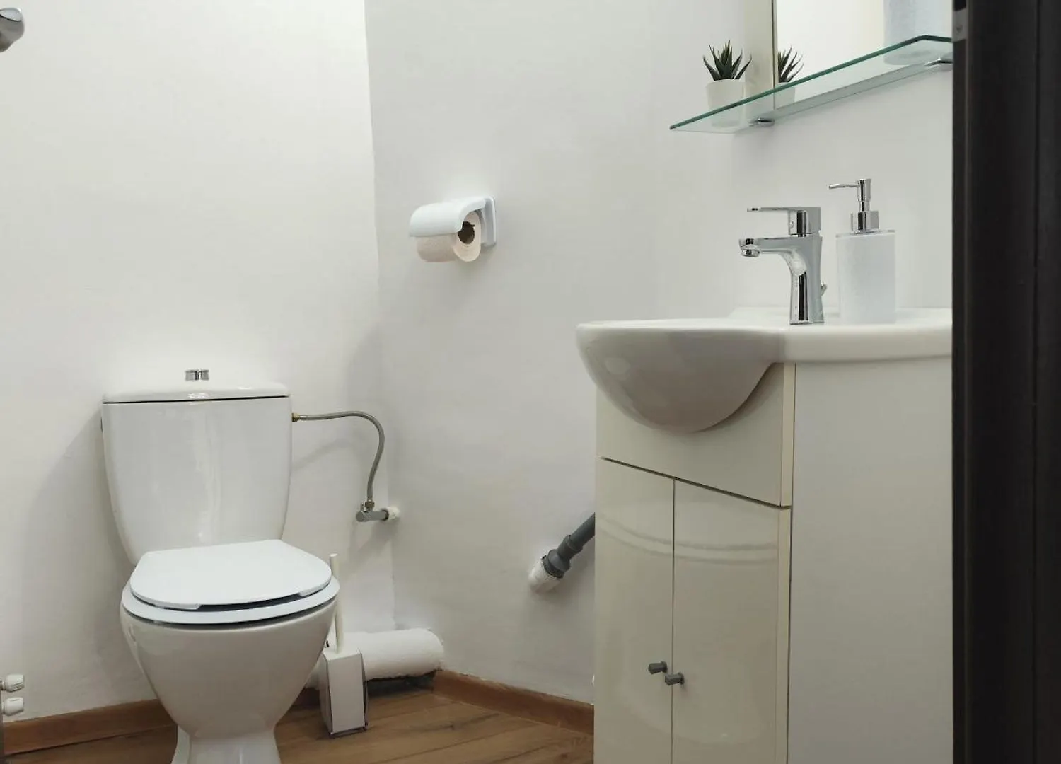 Platinum Apartment - Apartament Cu 3 Camere, 2 Dormitoare, 2 Bai, Bucatarie Complet Utilata, 2 Balcoane Bucureşti