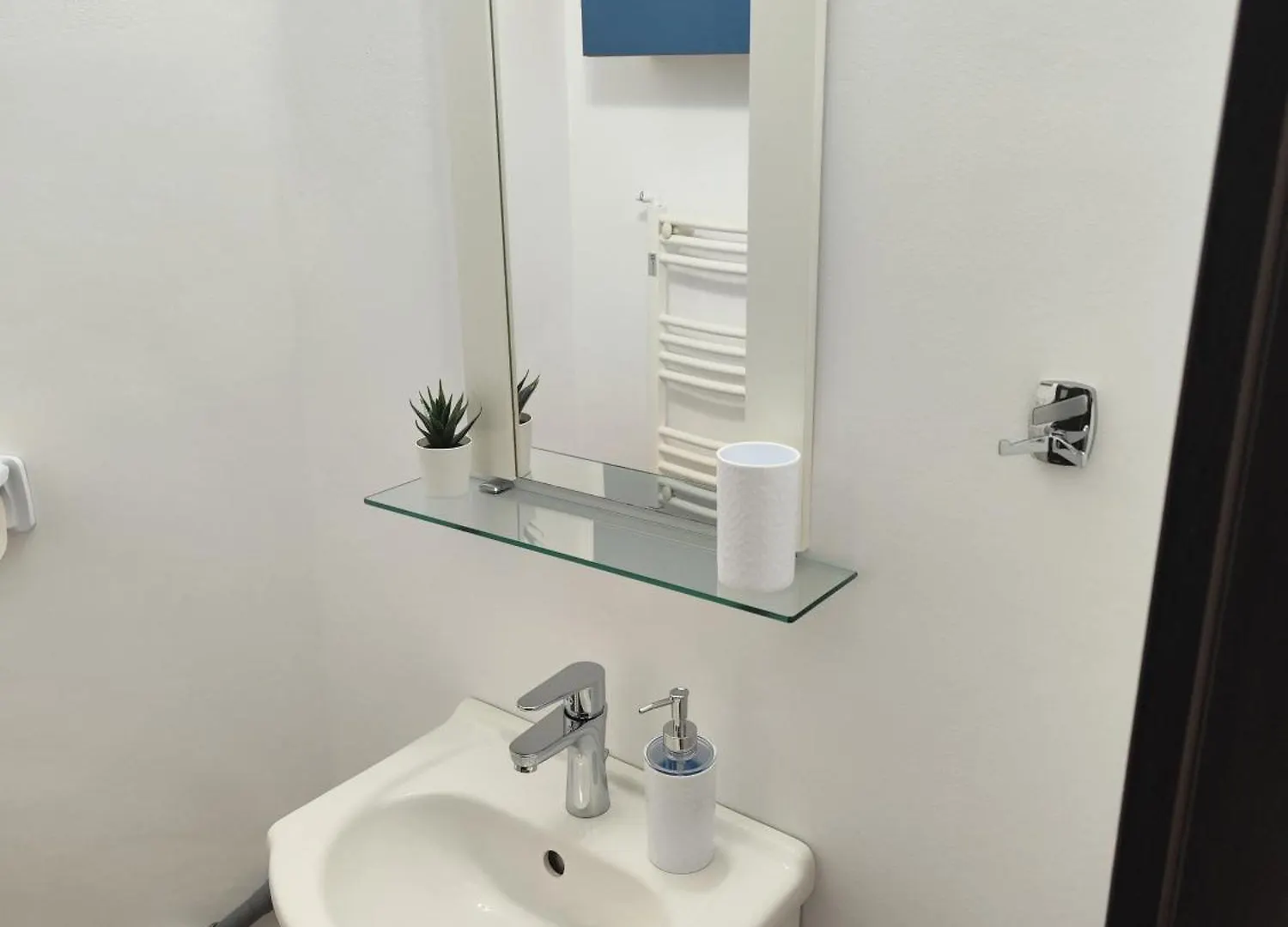 Platinum Apartment - Apartament Cu 3 Camere, 2 Dormitoare, 2 Bai, Bucatarie Complet Utilata, 2 Balcoane Bucureşti