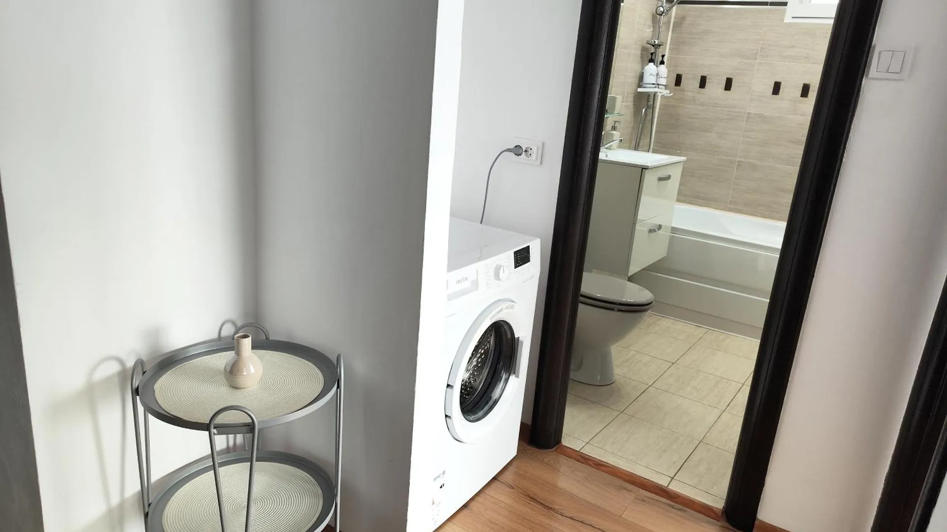 Platinum Apartment - Apartament Cu 3 Camere, 2 Dormitoare, 2 Bai, Bucatarie Complet Utilata, 2 Balcoane Bucureşti