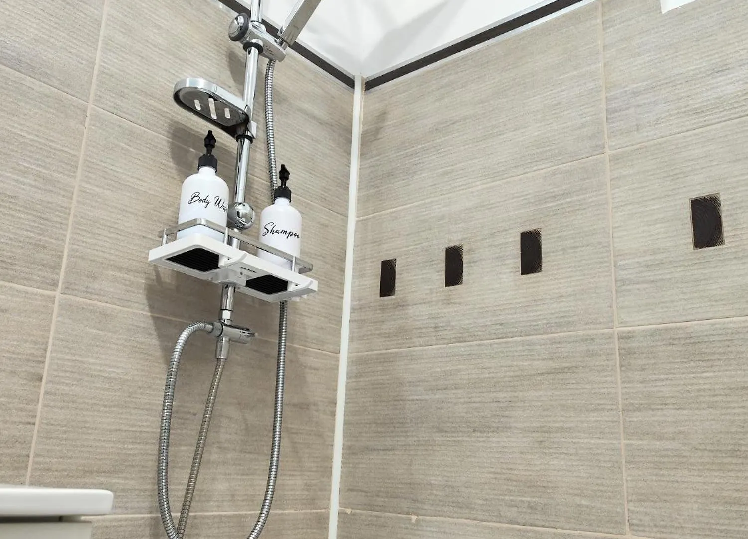 Platinum Apartment - Apartament Cu 3 Camere, 2 Dormitoare, 2 Bai, Bucatarie Complet Utilata, 2 Balcoane Bucureşti 0*,