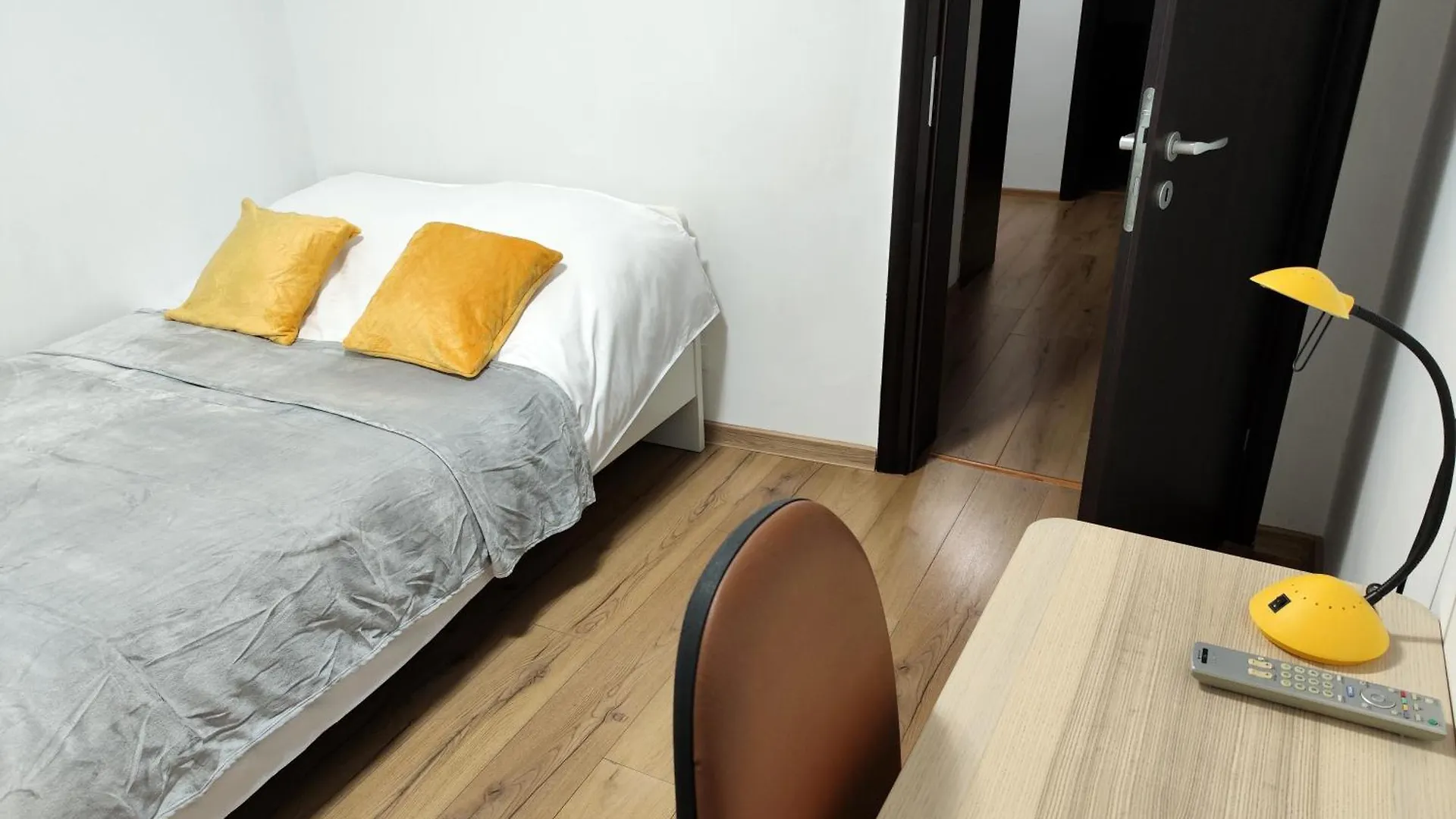 Platinum Apartment - Apartament Cu 3 Camere, 2 Dormitoare, 2 Bai, Bucatarie Complet Utilata, 2 Balcoane Bucureşti