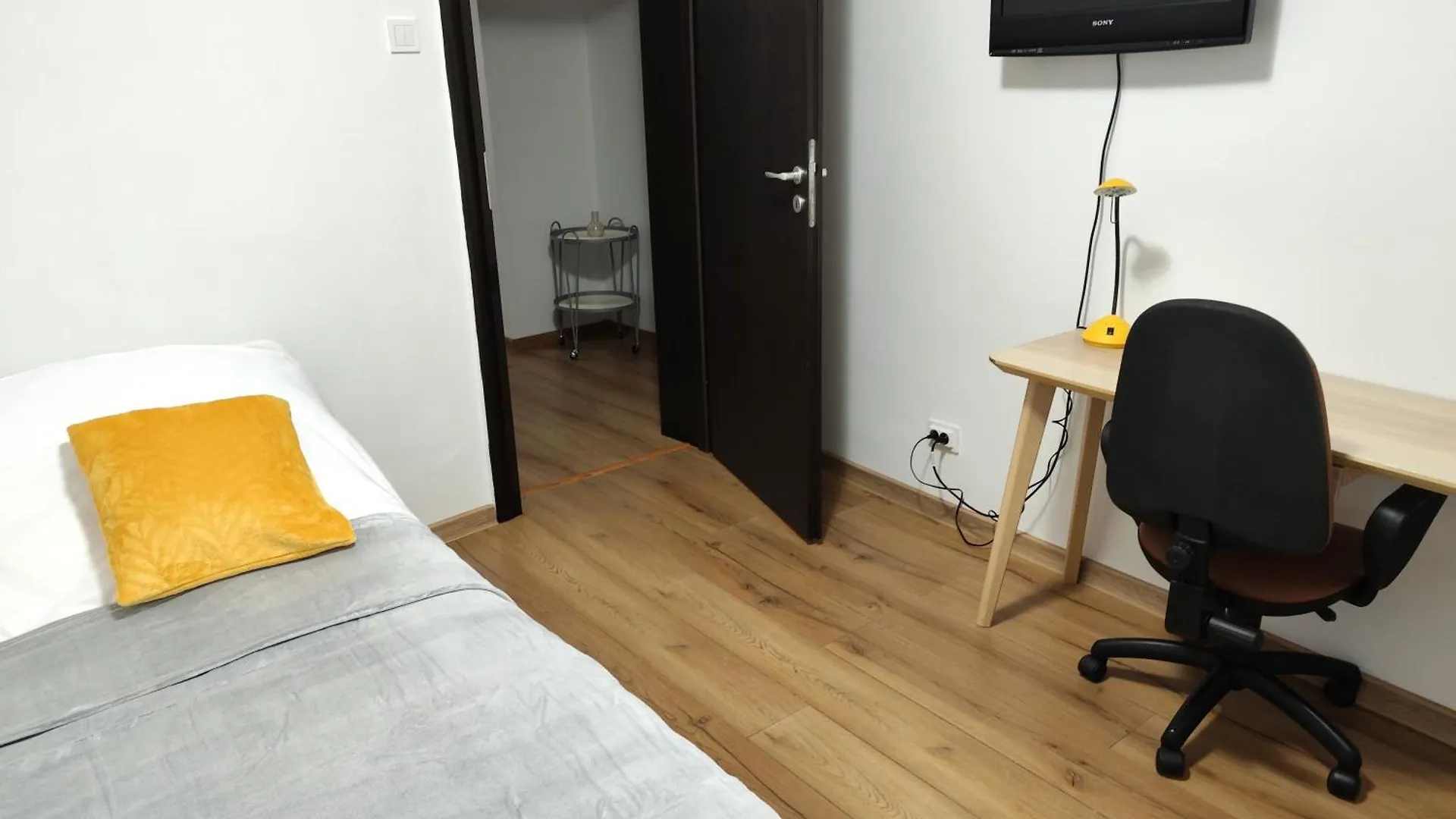 Platinum Apartment - Apartament Cu 3 Camere, 2 Dormitoare, 2 Bai, Bucatarie Complet Utilata, 2 Balcoane Bucureşti