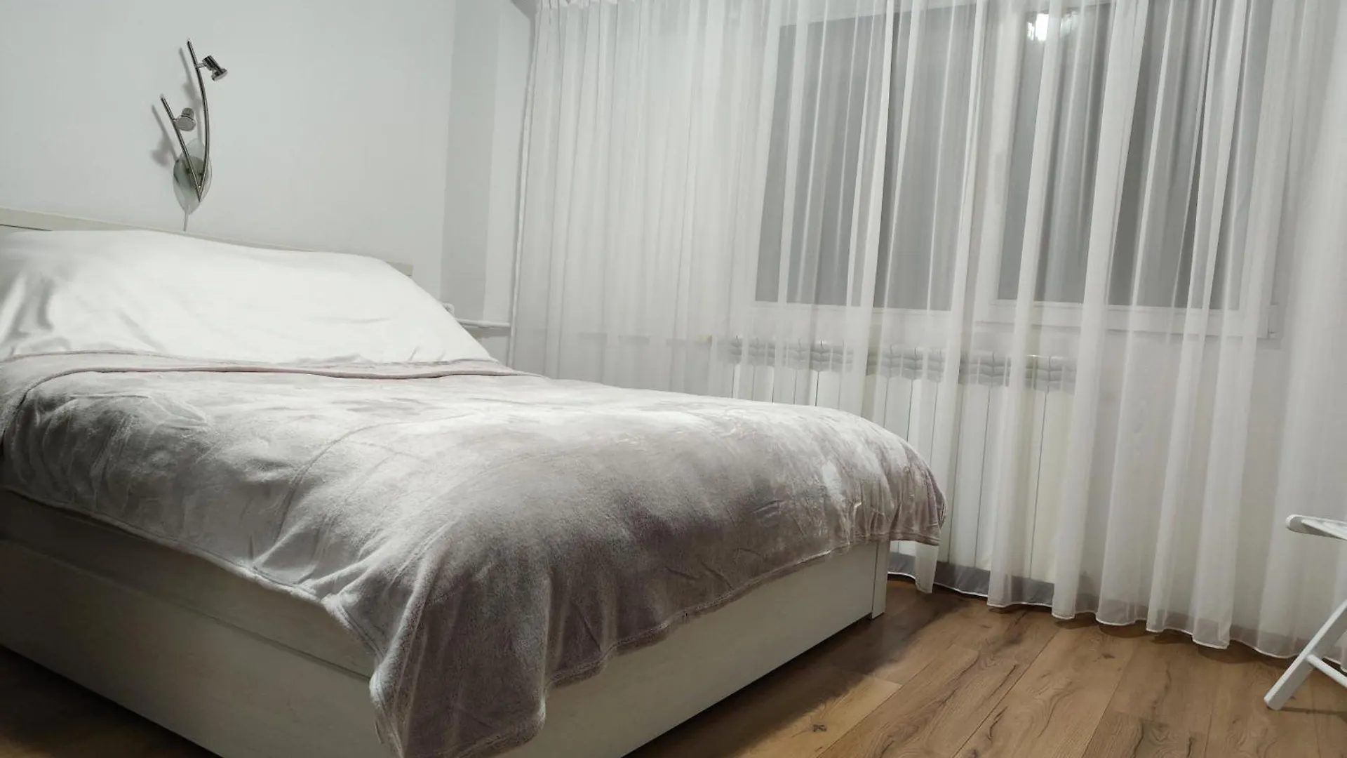 Platinum Apartment - Apartament Cu 3 Camere, 2 Dormitoare, 2 Bai, Bucatarie Complet Utilata, 2 Balcoane Bucureşti
