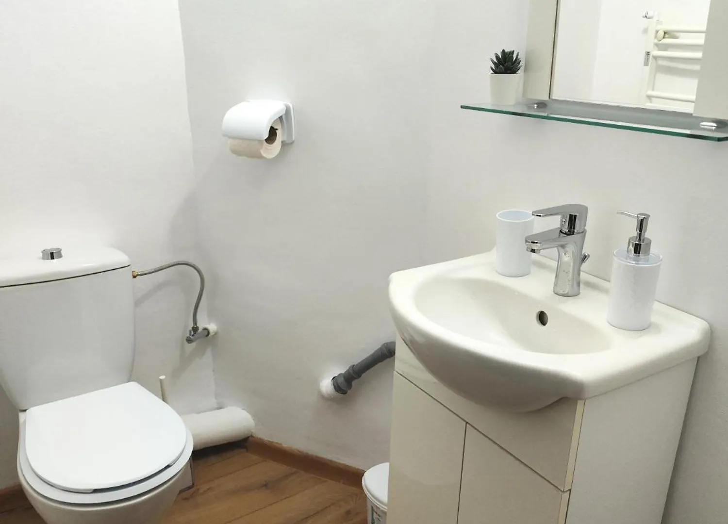 Platinum Apartment - Apartament Cu 3 Camere, 2 Dormitoare, 2 Bai, Bucatarie Complet Utilata, 2 Balcoane Bucureşti