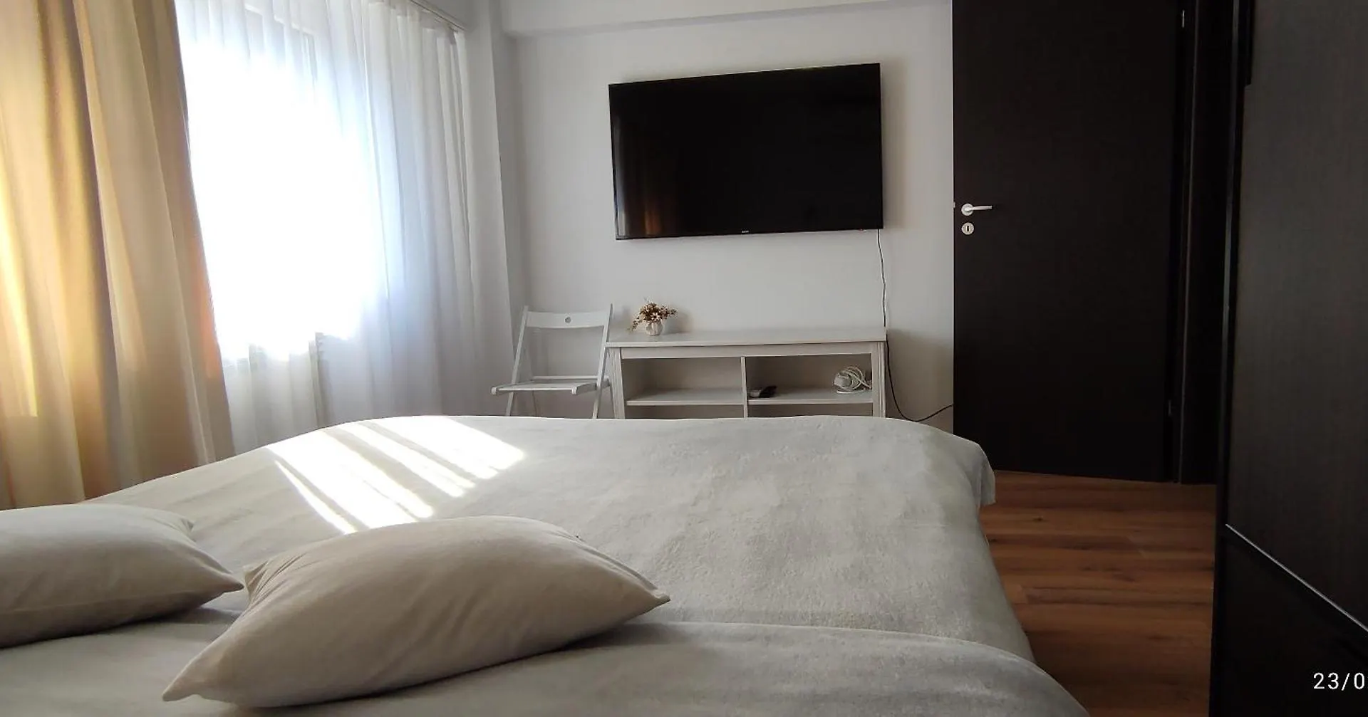 Platinum Apartment - Apartament Cu 3 Camere, 2 Dormitoare, 2 Bai, Bucatarie Complet Utilata, 2 Balcoane Bucureşti 0*,  România